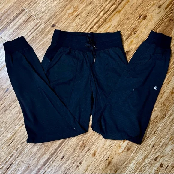 Lululemon Dance Studio Mid-Rise Jogger
Full Length Sz 2 - Picture 9 of 10